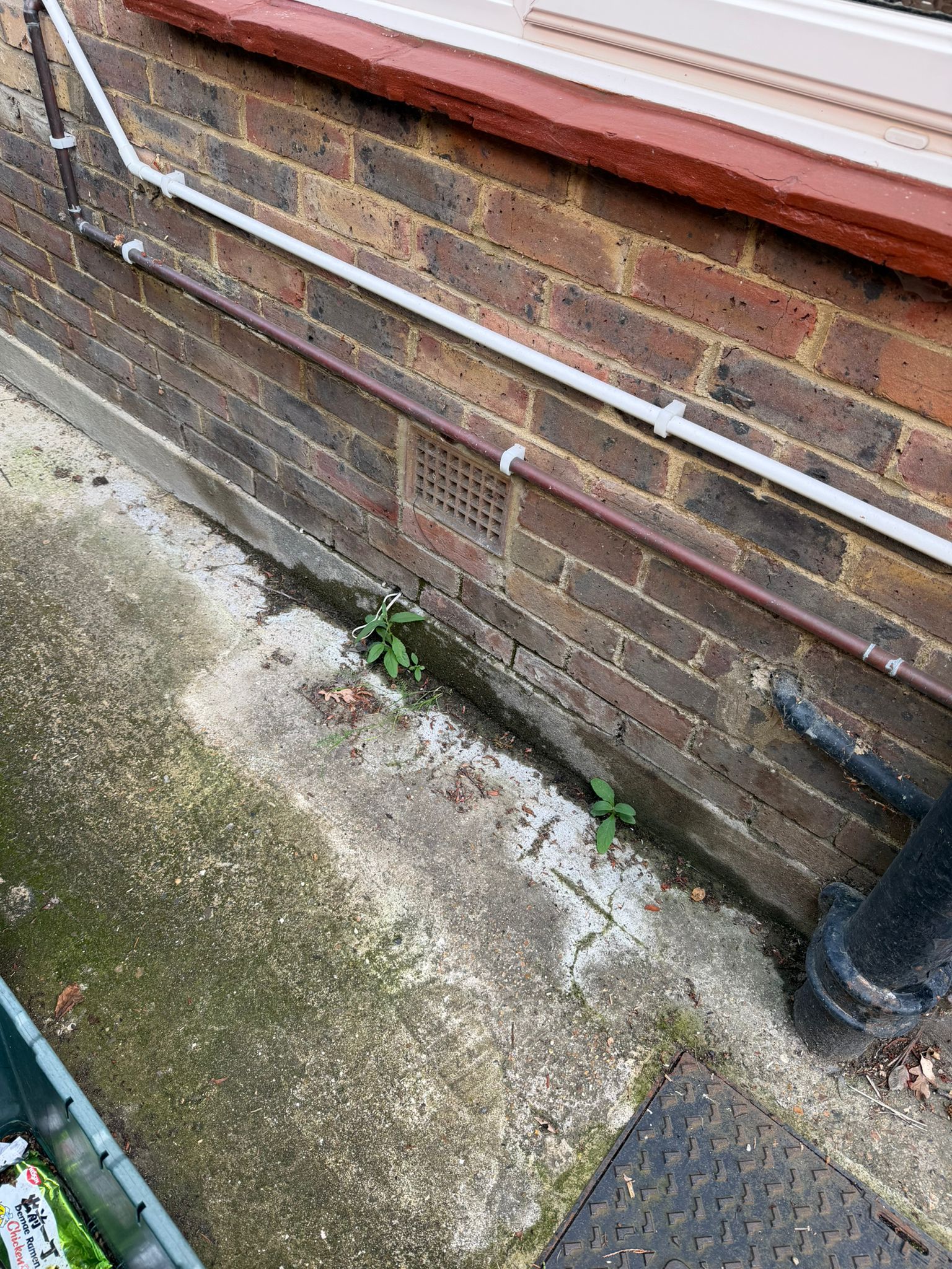 Damage_caused_by_hidden_leak_in_wall(2)