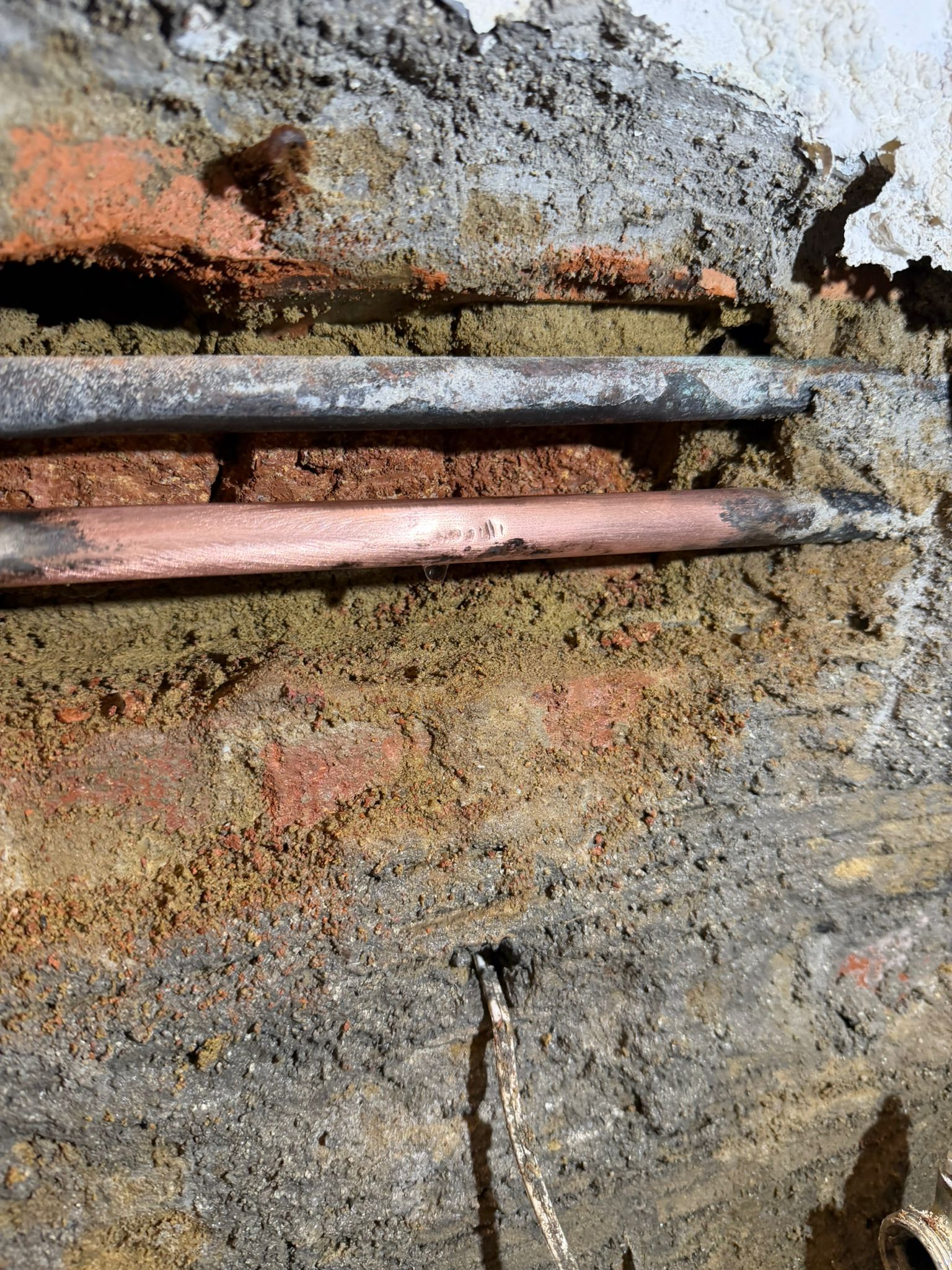 Damage_caused_by_hidden_leak_in_wall(4)